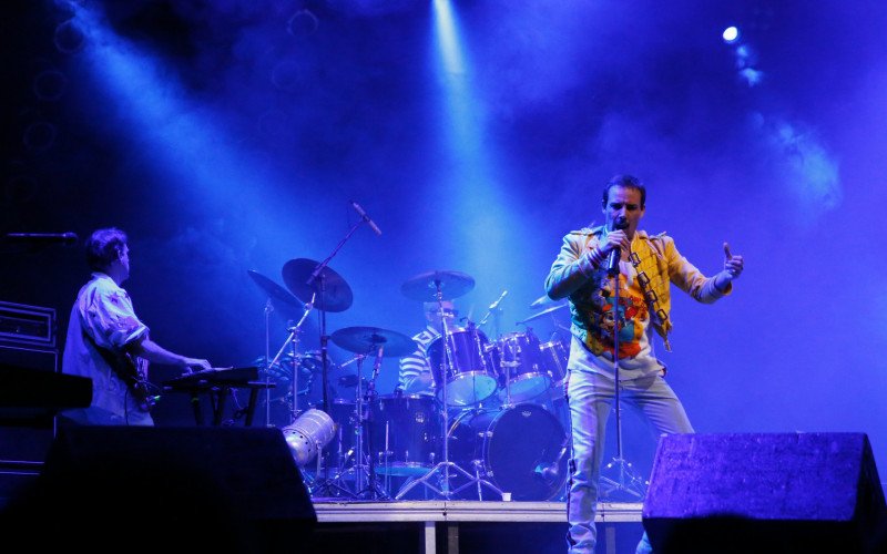 Tributo argentino a Queen, God Save The Queen
