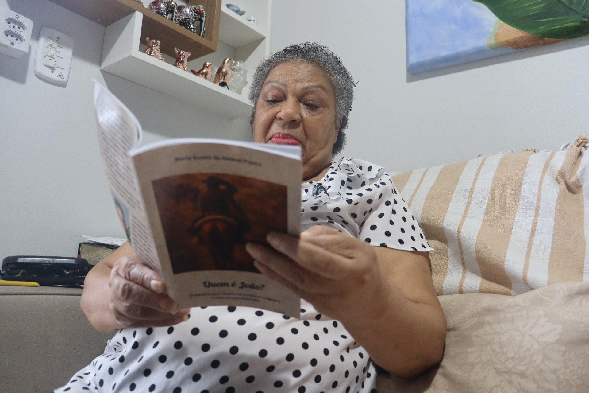 Escritora de Novo Hamburgo lança livro sobre o pai tropeiro e escravizado liberto