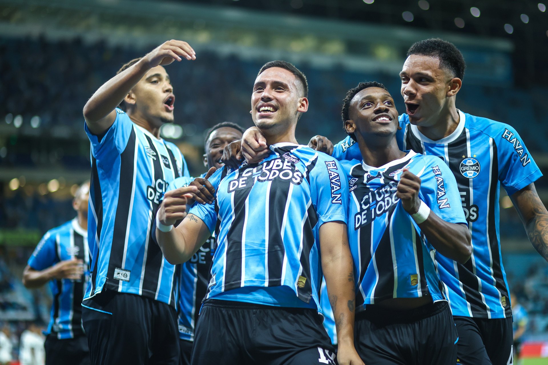 Com gols de Noriega e Marlon, Grêmio vence o Atlético-MG na Arena pelo Campeonato Brasileiro