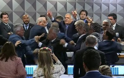 CPMI do INSS: Quebra de sigilo fiscal do filho de Lula é aprovada e causa briga generalizada