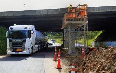 BR-116: Obras interrompem retorno na frente da Refap em Canoas, alerta o Dnit