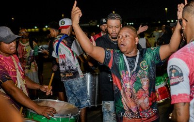 Protegidos vai cantar no desfile do Porto Seco a alquimia da existência em busca do Ouro
