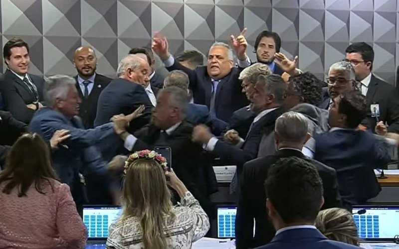 CPMI do INSS precisou ser suspensa por conta de briga generalizada  | abc+
