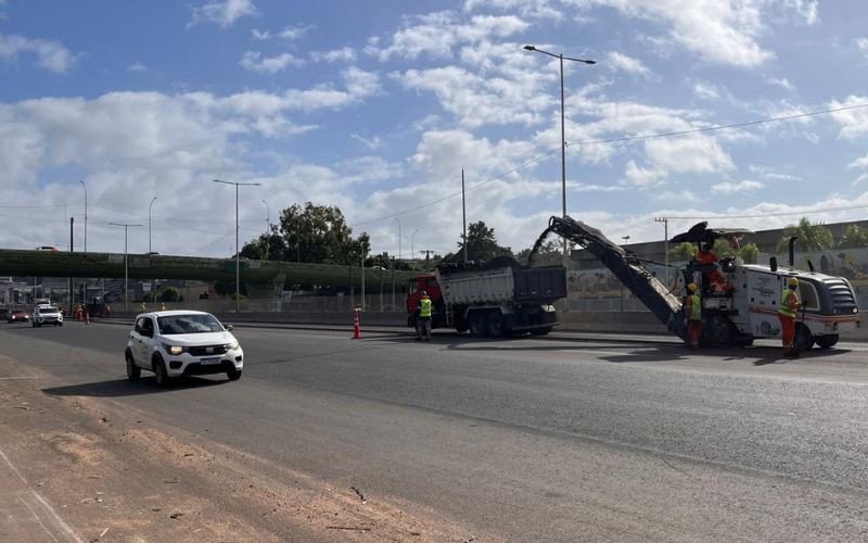 Estreitamento de pista afeta o trânsito na BR-116, no sentido interior–capital, entre Novo Hamburgo e São Leopoldo | abc+