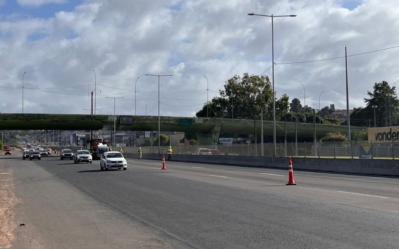 Estreitamento de pista afeta o trânsito na BR-116, no sentido interior–capital, entre Novo Hamburgo e São Leopoldo | abc+