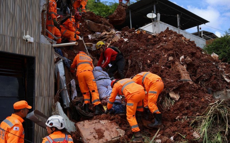 Chuvas em MG já deixaram 47 mortos e 20 desaparecidos | abc+