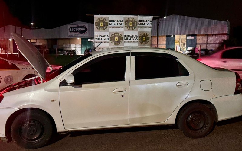 Carros usado pelos criminosos foi apreendido | abc+