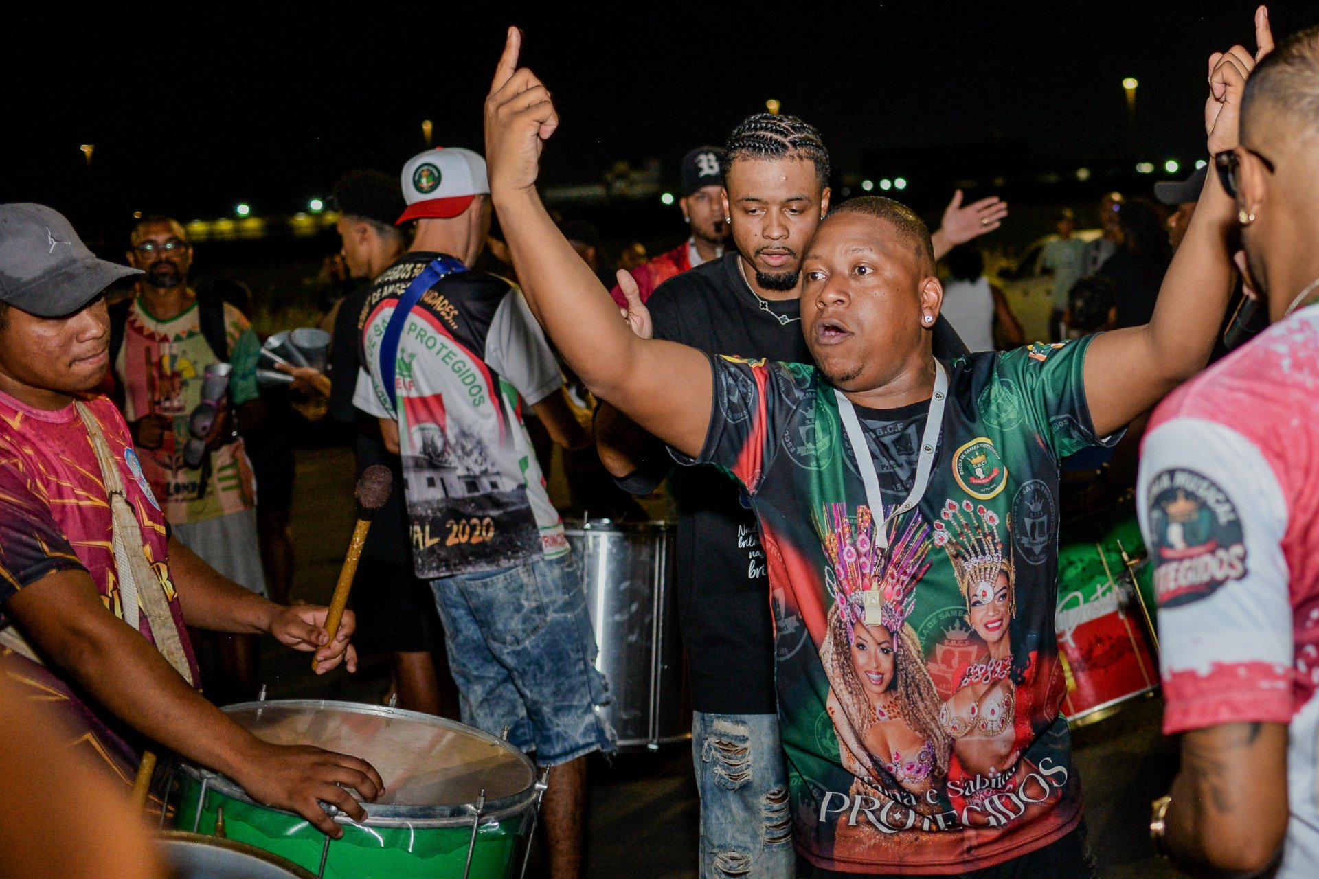 Protegidos vai cantar no desfile do Porto Seco a alquimia da exist&ecirc;ncia em busca do Ouro