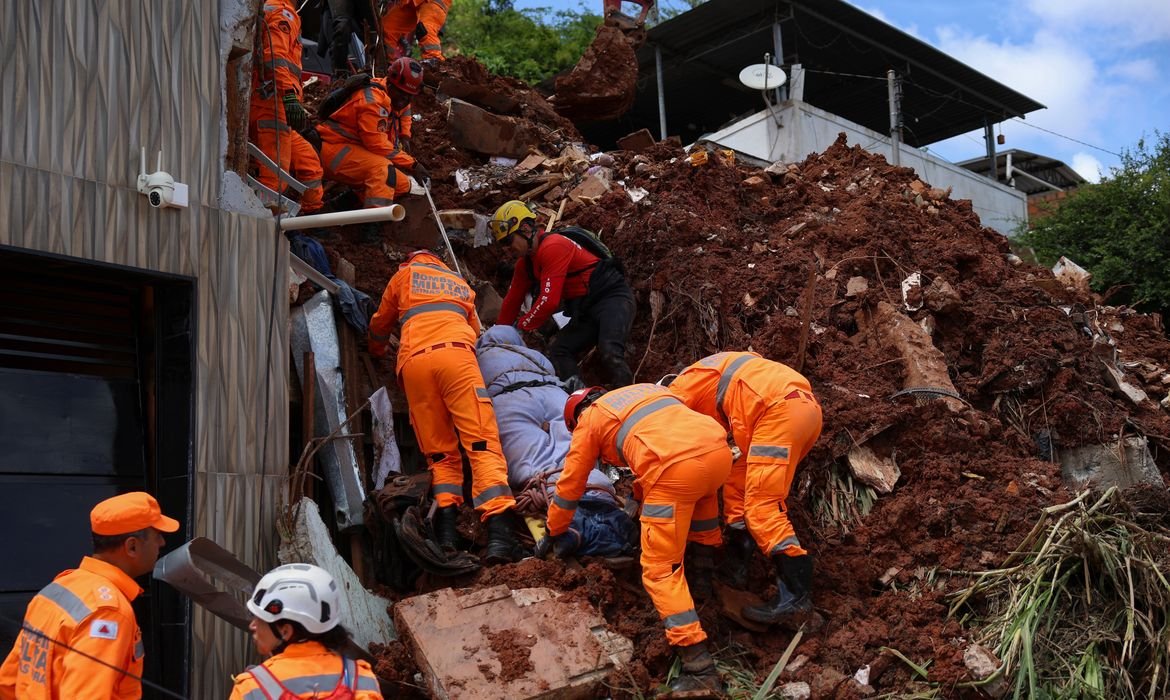 Chuvas já deixaram 47 mortos e 20 desaparecidos em Minas Gerais