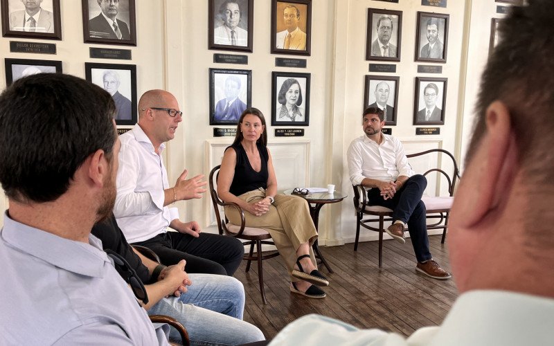Encontro entre lideranças empresariais do Paranhana e deputados estaduais aconteceu nesta sexta-feira (27)