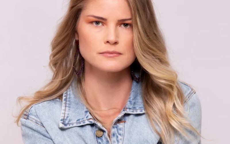 Modelo brasileira Glaucia Fekete foi salva pela mãe de ir para rede de tráfico sexual de Epstein | abc+