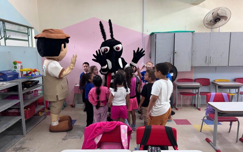 Ações educativas contra a dengue nas escolas de Estância Velha | abc+