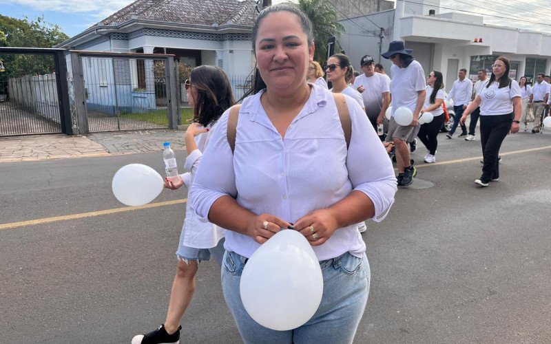 Mari participou da Caminhada da Família pela Paz