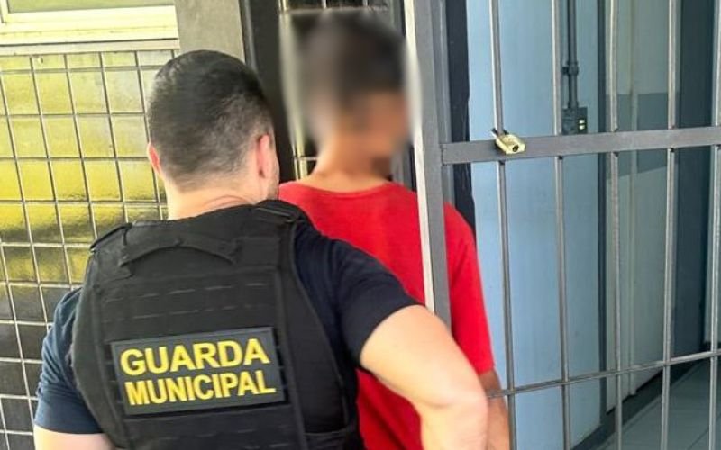 Bandidos são presos após furto de par de chinelos em Novo Hamburgo