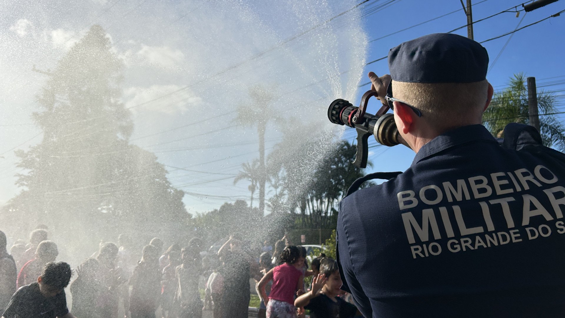 Verão na Vargas reúne centenas de pessoas em Estância Velha