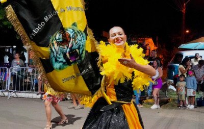 Carnaval 2026 reúne cerca de 3 mil pessoas em Nova Santa Rita com desfile da escola maior de Morretes