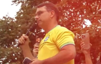 Flávio diz que Bolsonaro, atualmente preso, subirá rampa do Planalto em janeiro de 2027