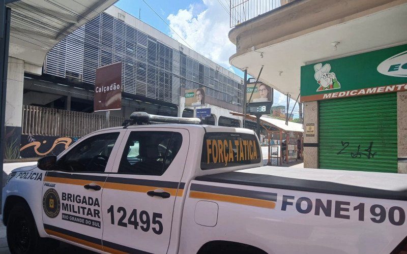 Policiais Militares estão concentrados nas estações da Trensurb desde a manhã deste domingo (1º) | abc+