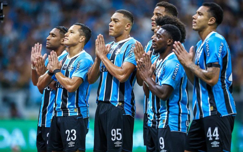Jogadores do Grêmio celebram a goleada sobre o Colorado | abc+