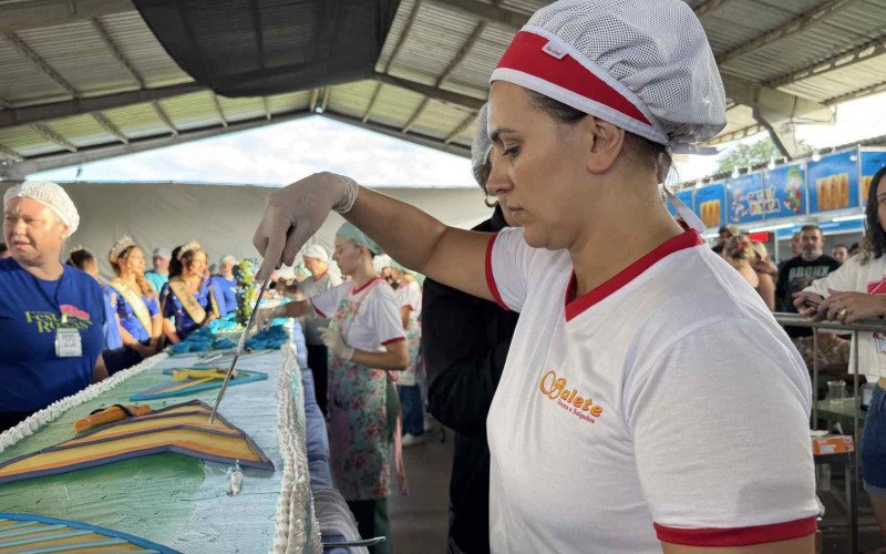 Corte da torta de 350 no aniversário de 71 anos de Sapiranga | abc+