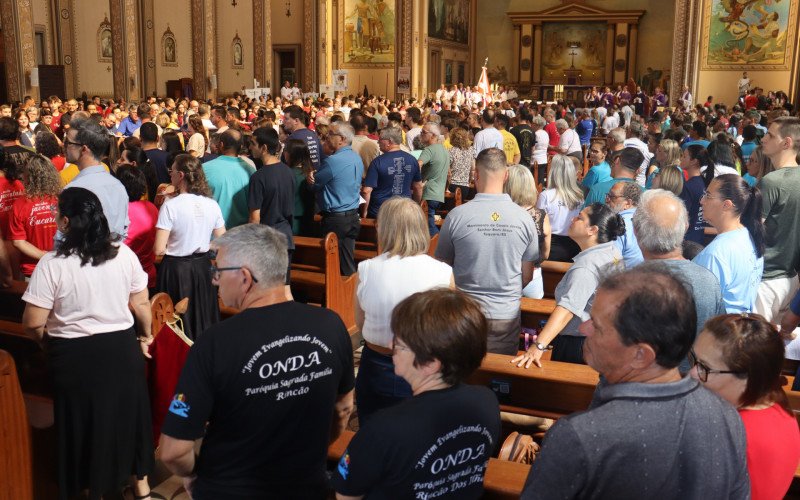 Catedral S&atilde;o Luiz Gonzaga lotou durante a realiza&ccedil;&atilde;o da santa missa da Diocese de Novo Hamburgo