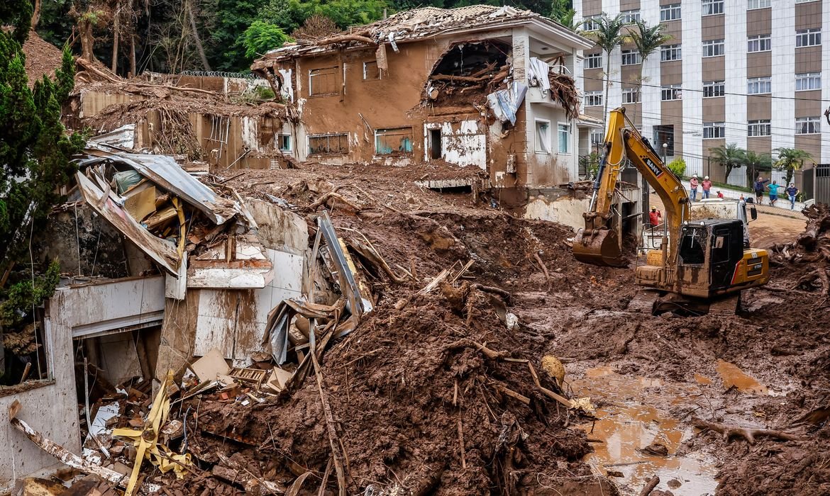 N&uacute;mero de mortos nas chuvas em Minas Gerais sobe para 72