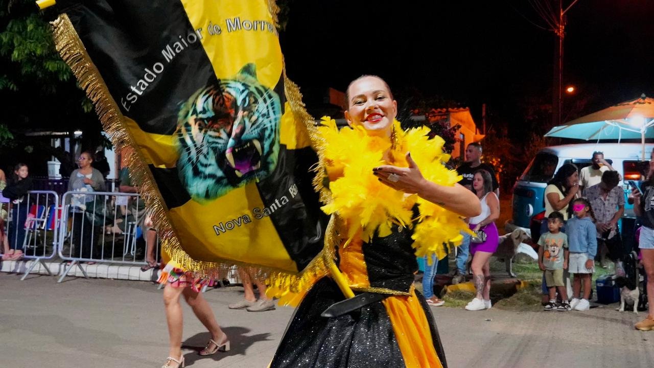 Carnaval 2026 re&uacute;ne cerca de 3 mil pessoas em Nova Santa Rita com desfile da escola maior de Morretes