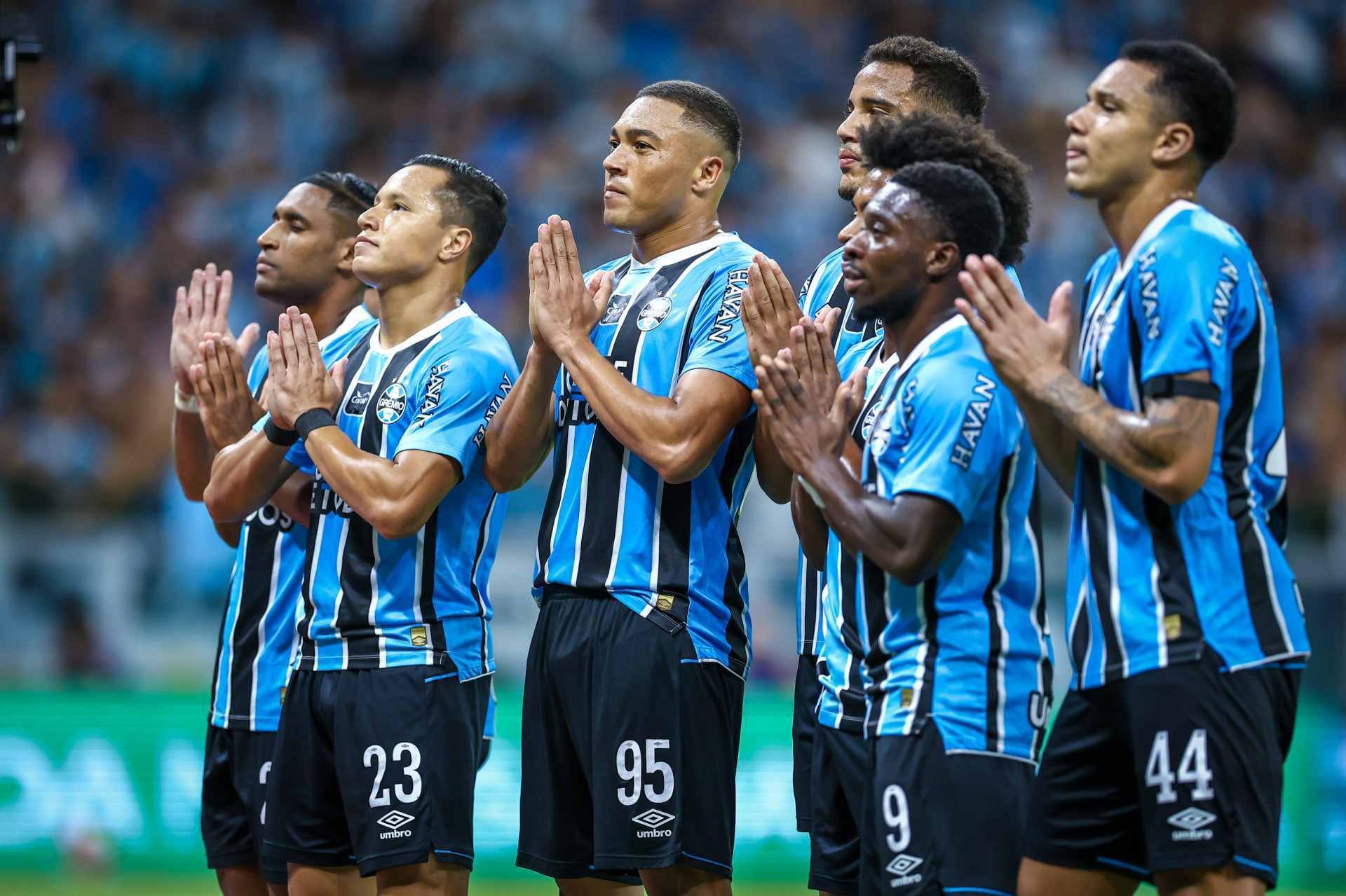 Com goleada no Gre-Nal 450, Grêmio fica a um passo do título gaúcho