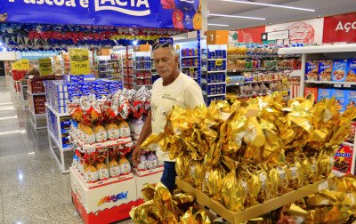 Com ovos e barras de chocolate, está aberta a temporada da Páscoa em Canoas