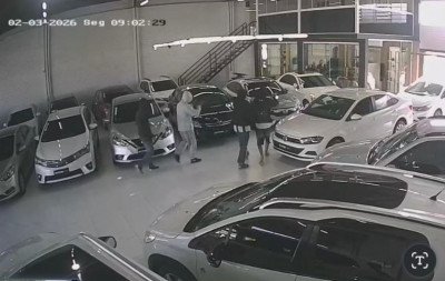 Imagens de câmeras de segurança revelam novos detalhes do roubo à revenda que terminou com bandido morto em Novo Hamburgo