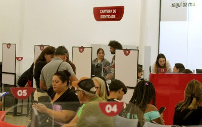 Unidade do Tudo Fácil em Canoas registra grande fluxo de pessoas no primeiro dia