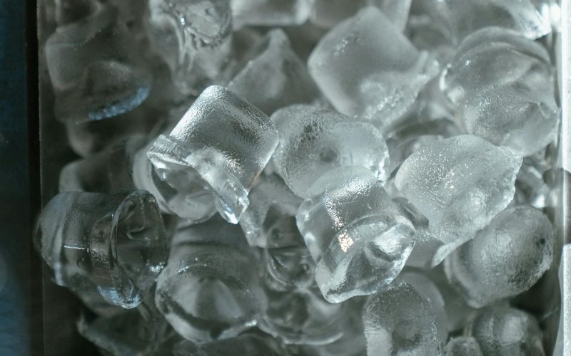 Cubo de gelo na frigideira? O segredo dos chefs para ovos fritos sem &oacute;leo e legumes de restaurante