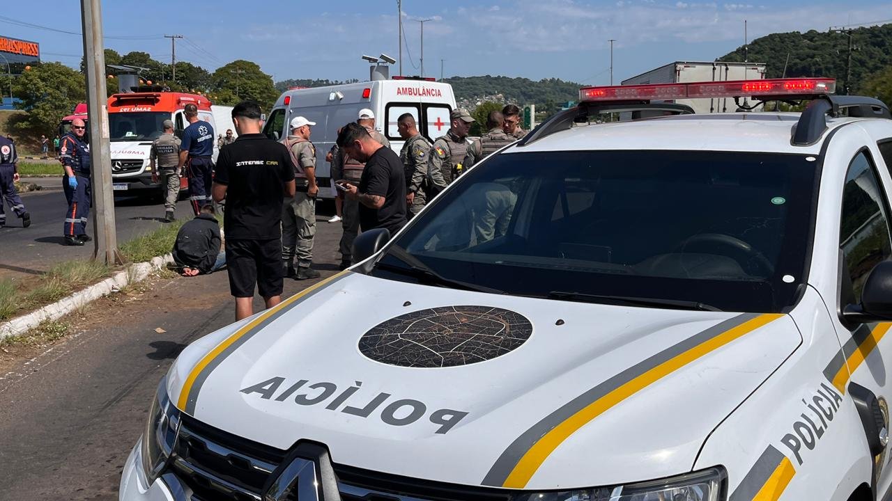 VÍDEO: Bandido é morto em troca de tiros após roubo de carros em revenda de Novo Hamburgo