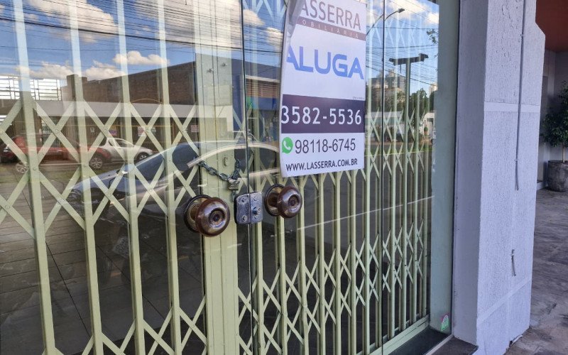 Comerciantes precisam de grades para que criminosos não invadam lojas