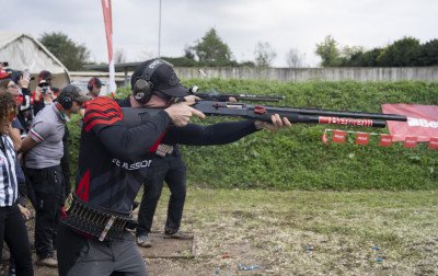 Campeão mundial de tiro esportivo completa 25 anos e ganha autonomia no esporte