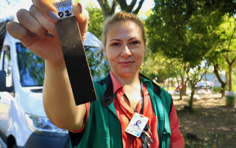 Agente Daniela Schmidt mostra ovitrampas | abc+