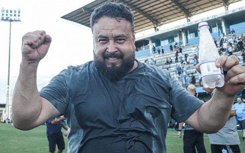 Presidente comemorou muito a permanência do Noia no Gauchão | abc+