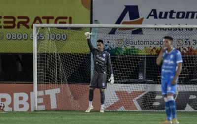 Omar enaltece apoio da torcida e fala em orgulho pela campanha do Noia