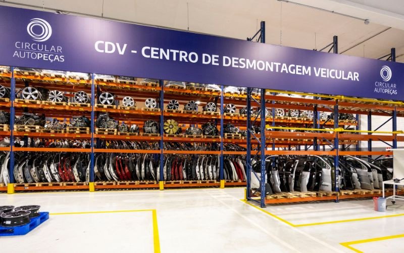 A Stellantis - holding que no Brasil controla as marcas Fiat, Jeep, Ram, Peugeot, Citroën e Leapmotor - desmontou cerca de 600 veículos e reaproveitou mais de 9 mil peças nos primeiros seis meses de operação do seu Centro de Desmontagem Veicular Circular AutoPeças, em Osasco, na Grande São Paulo