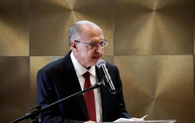 Alckmin deixa ministério em abril em preparação para eleições de 2026