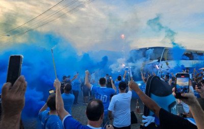 Time do Novo Hamburgo é recebido com festa da torcida no Estádio do Vale