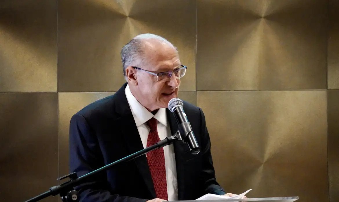 Alckmin deixará ministério em abril, mas seguirá como vice | abc+