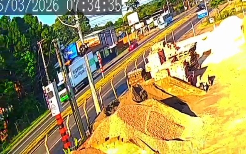 Câmeras de segurança registram momento de colisão que matou motociclista na RS-240 em São Leopoldo | abc+