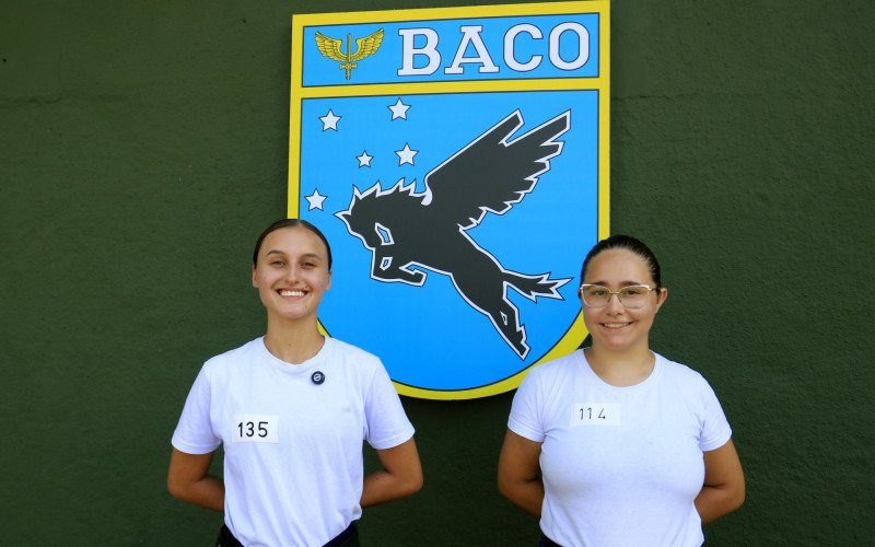Nicolly e Maria Eduarda integram a primeira turma em formação militar na Base Aérea de Canoas | abc+