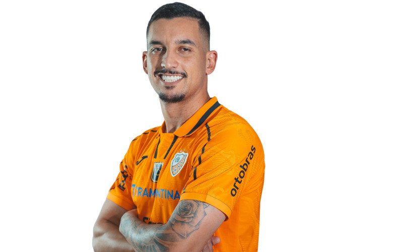 Nascido em São Chico, Renan é atleta profissional de futsal 
