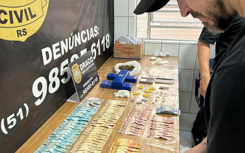 Drogas e dinherio foram apreendidos na ação