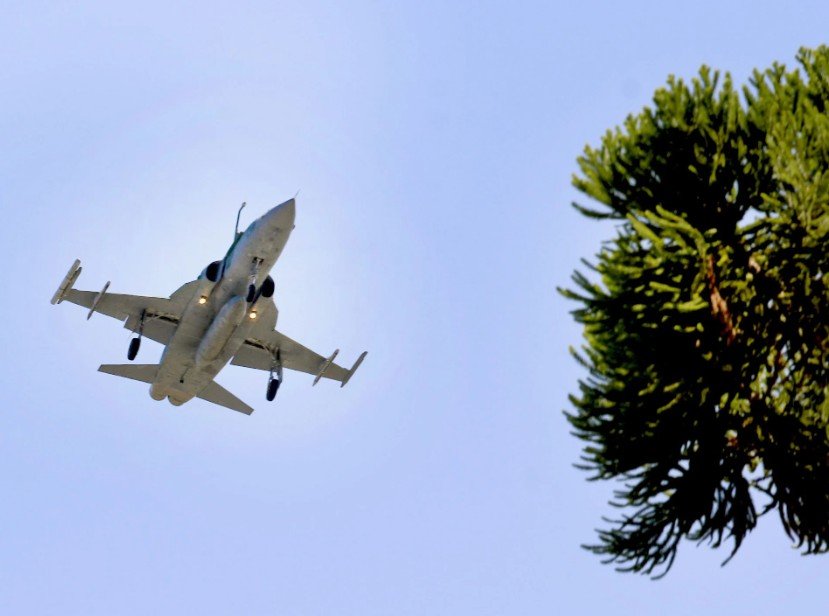 Voos noturnos de caças F-5M serão intensificados a partir da semana que vem na Base Aérea de Canoas