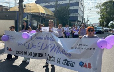 Entidades se reúnem em ato pelo Dia da Mulher em Sapiranga