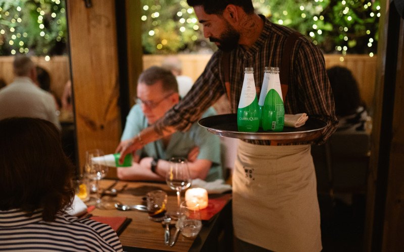 Hotéis de Gramado e Cambará do Sul terão menu com rótulos de águas minerais do Brasil e do mundo