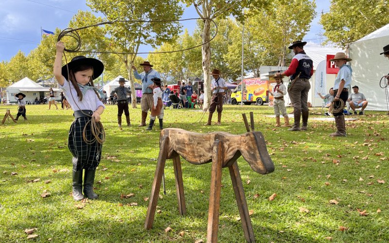 Júlia Rotth tem apenas 4 anos e já participa de provas campeiras em rodeios tradicionalistas